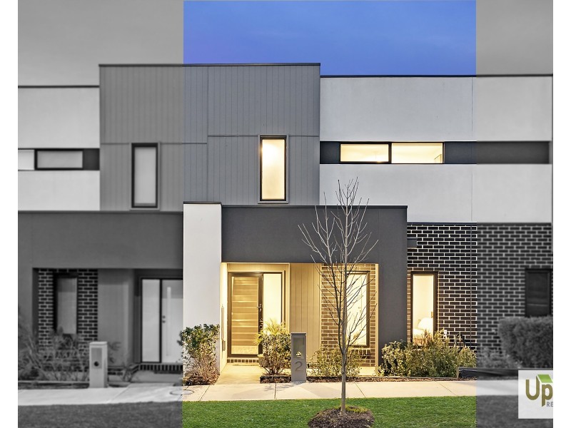 2 Talmalmo Lane, Clyde North VIC 3978