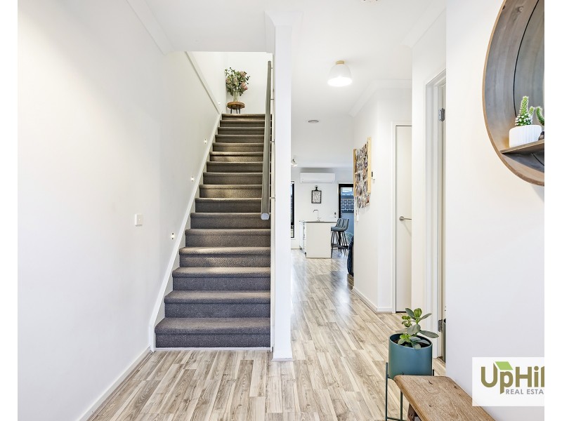 2 Talmalmo Lane, Clyde North VIC 3978