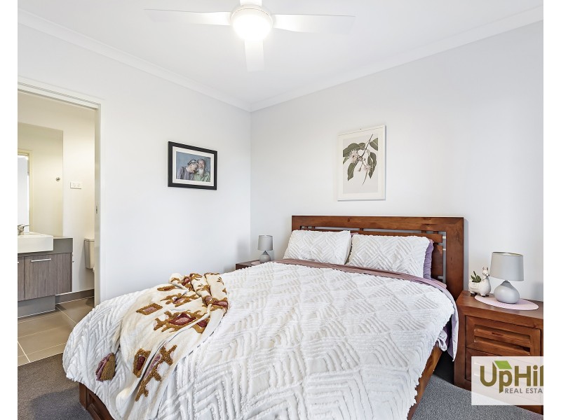 2 Talmalmo Lane, Clyde North VIC 3978
