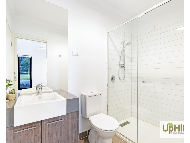 2 Talmalmo Lane, Clyde North VIC 3978