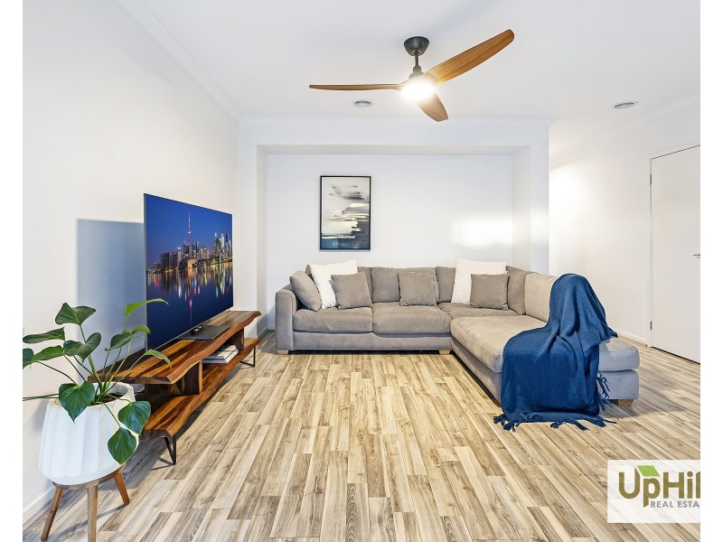 2 Talmalmo Lane, Clyde North VIC 3978