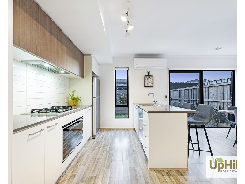 2 Talmalmo Lane, Clyde North VIC 3978