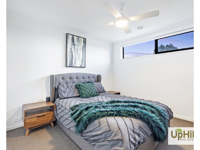 2 Talmalmo Lane, Clyde North VIC 3978