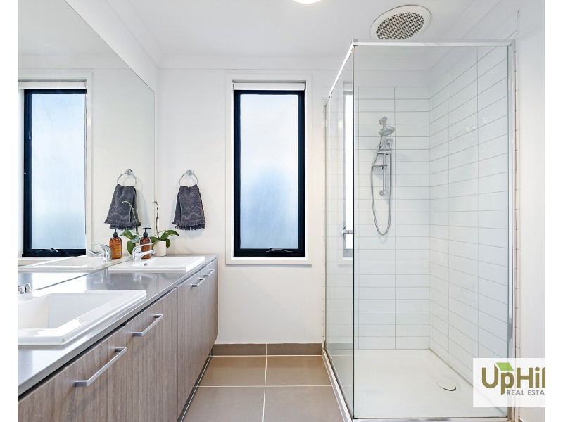 2 Talmalmo Lane, Clyde North VIC 3978