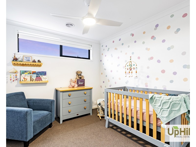 2 Talmalmo Lane, Clyde North VIC 3978