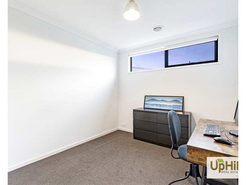 2 Talmalmo Lane, Clyde North VIC 3978