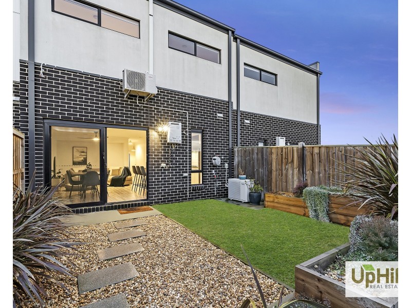 2 Talmalmo Lane, Clyde North VIC 3978