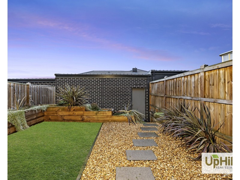 2 Talmalmo Lane, Clyde North VIC 3978