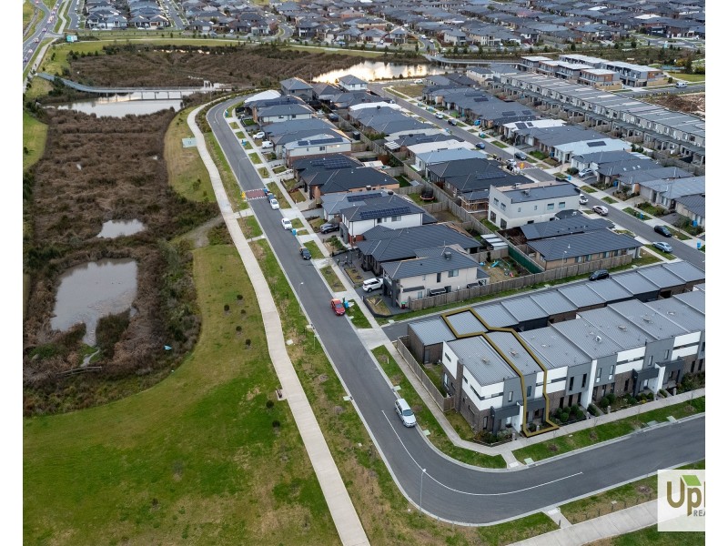 2 Talmalmo Lane, Clyde North VIC 3978