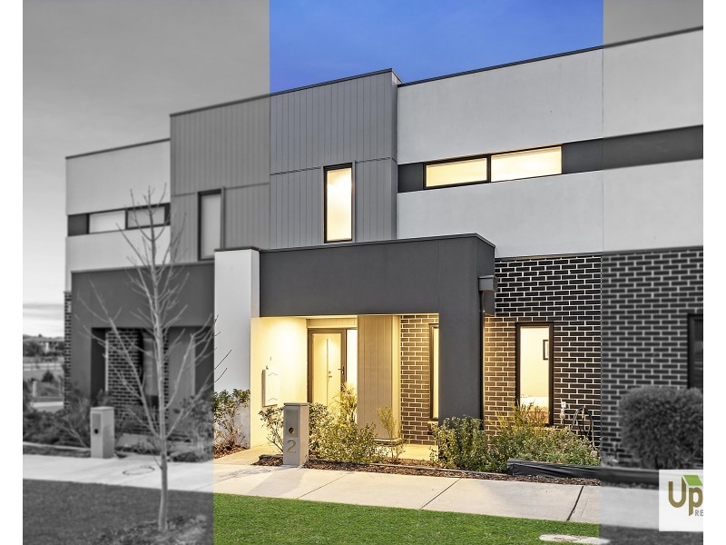 2 Talmalmo Lane, Clyde North VIC 3978