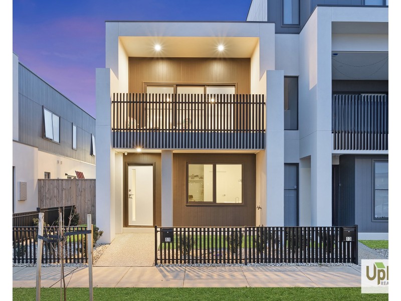 11 Davland Street, Clyde North VIC 3978