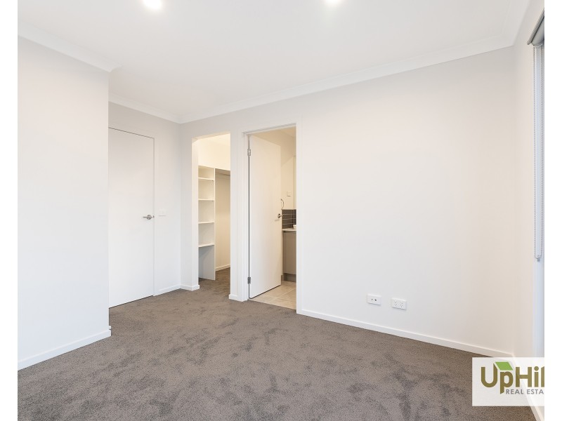 3 Seve Walk, Clyde North VIC 3978