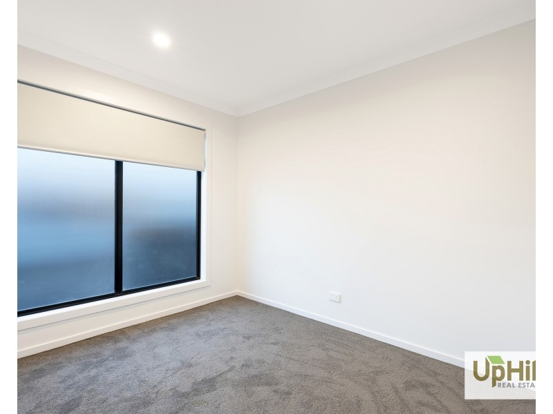 3 Seve Walk, Clyde North VIC 3978