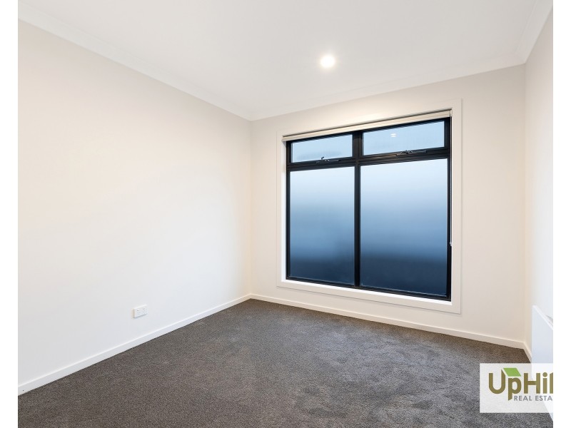 3 Seve Walk, Clyde North VIC 3978