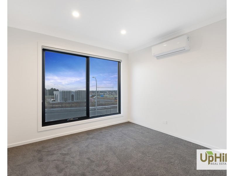 3 Seve Walk, Clyde North VIC 3978