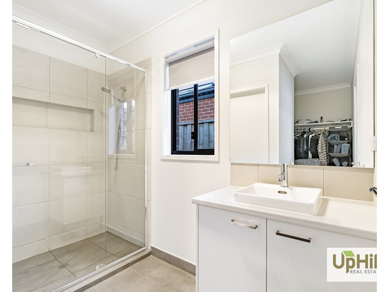 11 Parkrise Boulevard, Clyde North VIC 3978