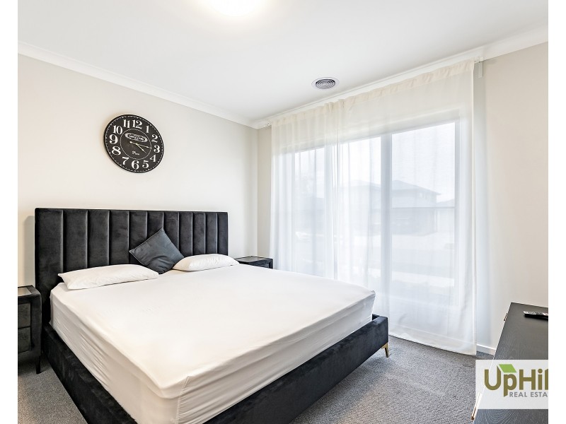 11 Parkrise Boulevard, Clyde North VIC 3978