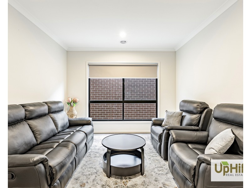11 Parkrise Boulevard, Clyde North VIC 3978