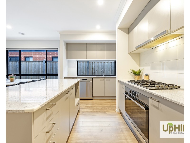 11 Parkrise Boulevard, Clyde North VIC 3978