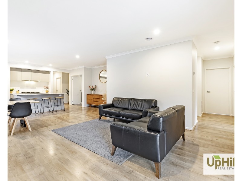 11 Parkrise Boulevard, Clyde North VIC 3978