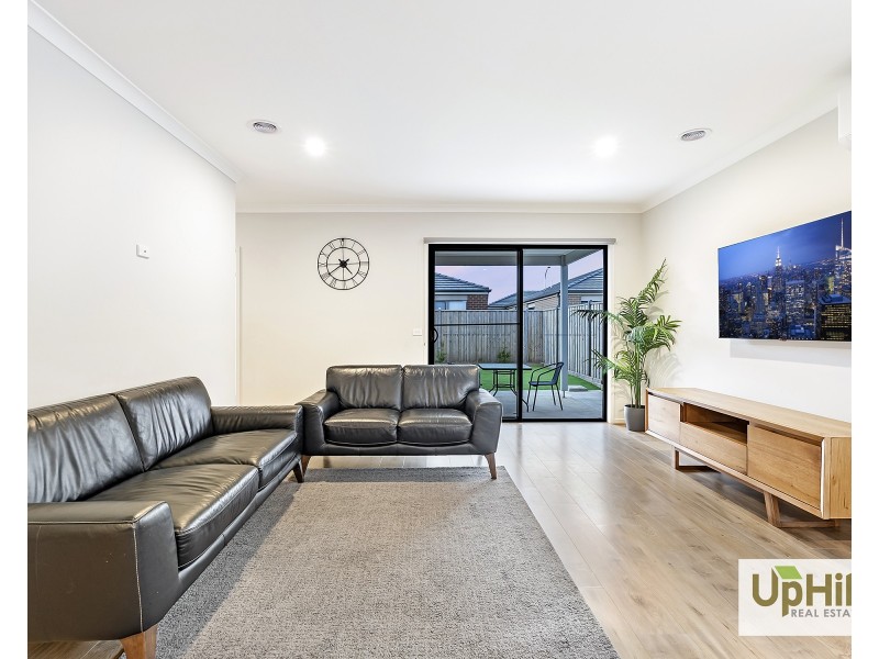 11 Parkrise Boulevard, Clyde North VIC 3978