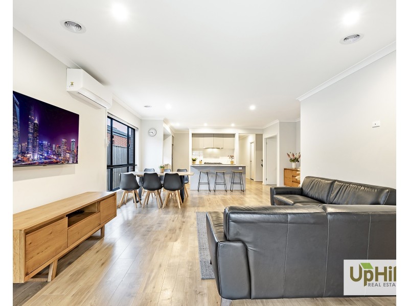 11 Parkrise Boulevard, Clyde North VIC 3978