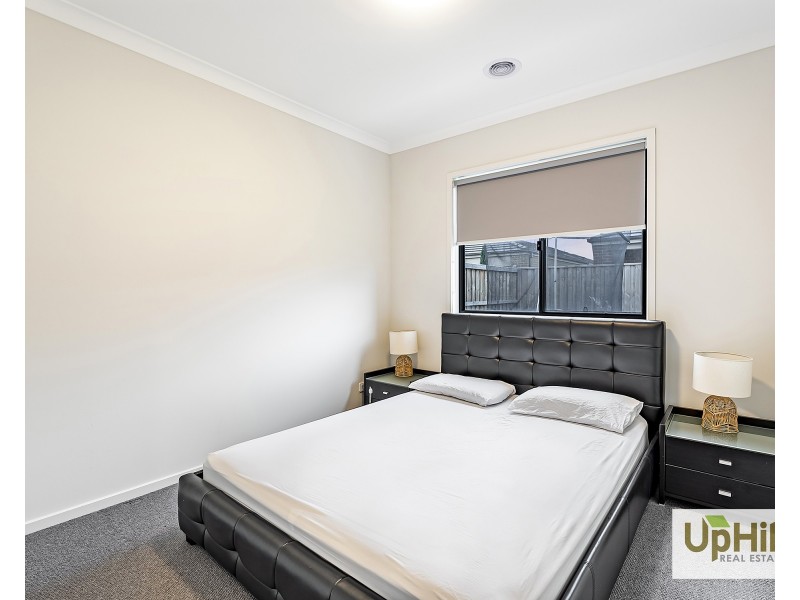11 Parkrise Boulevard, Clyde North VIC 3978