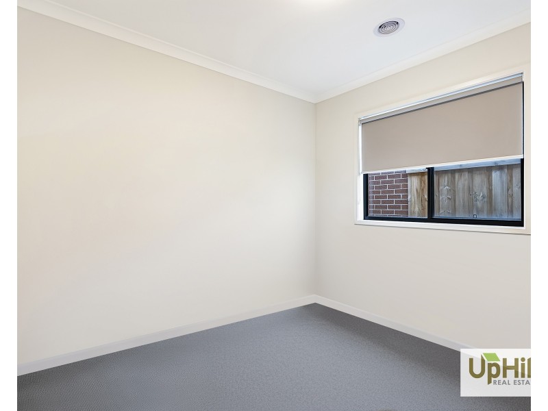 11 Parkrise Boulevard, Clyde North VIC 3978
