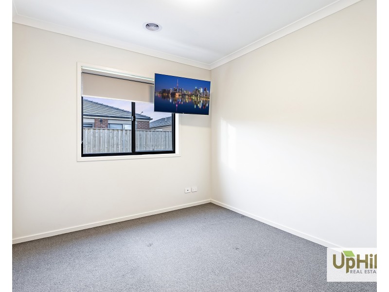 11 Parkrise Boulevard, Clyde North VIC 3978