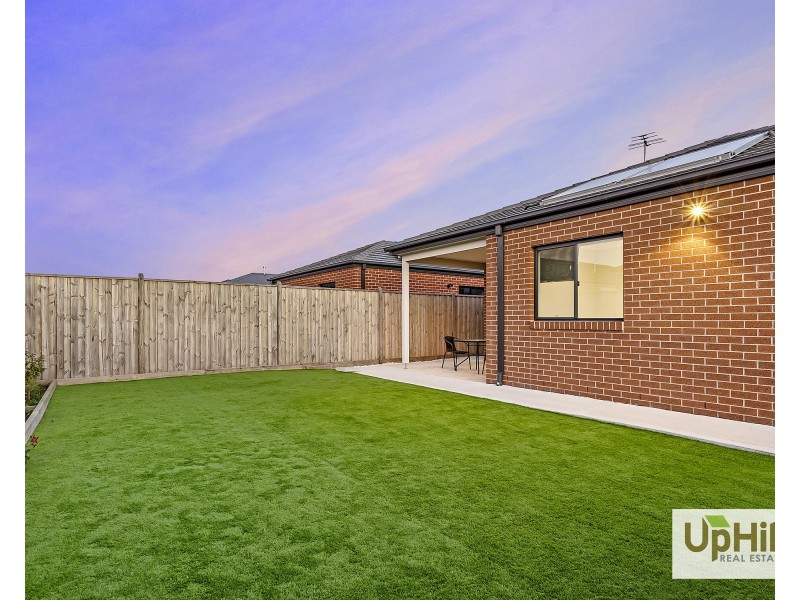 11 Parkrise Boulevard, Clyde North VIC 3978