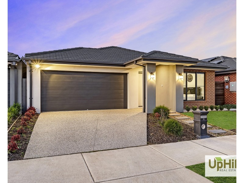 11 Parkrise Boulevard, Clyde North VIC 3978