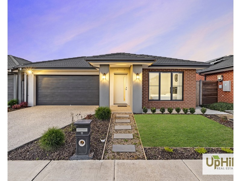 11 Parkrise Boulevard, Clyde North VIC 3978