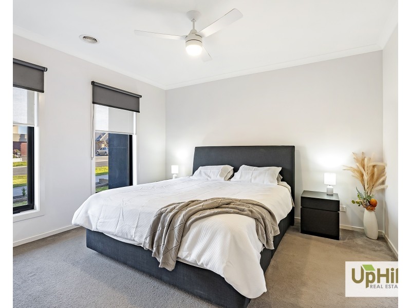 11 Moorgate Road, Clyde North VIC 3978