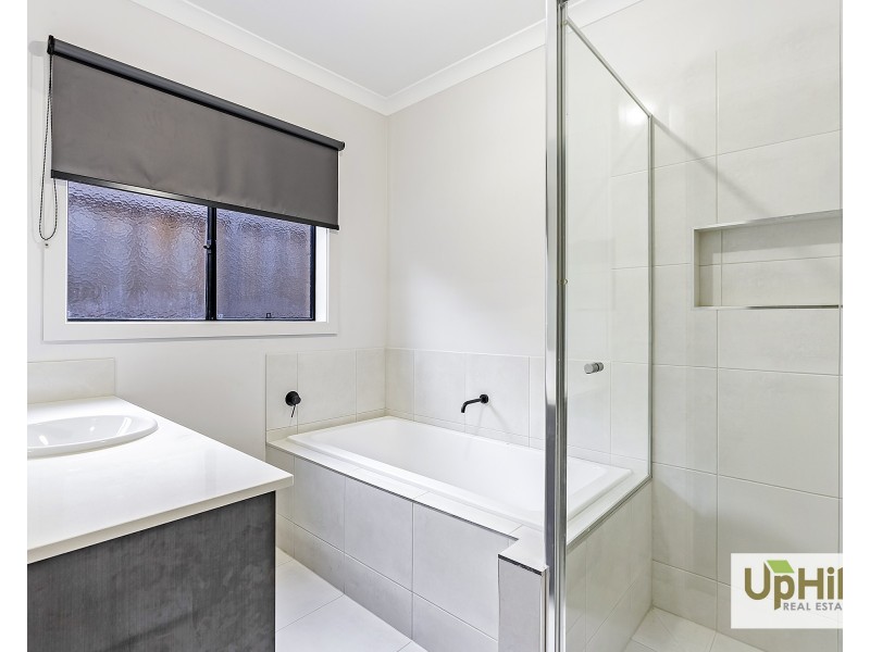 11 Moorgate Road, Clyde North VIC 3978