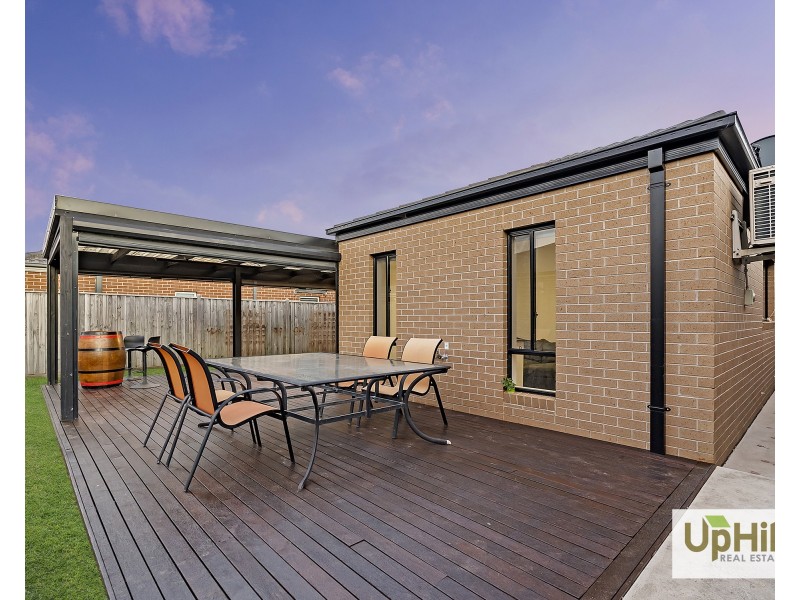 11 Moorgate Road, Clyde North VIC 3978
