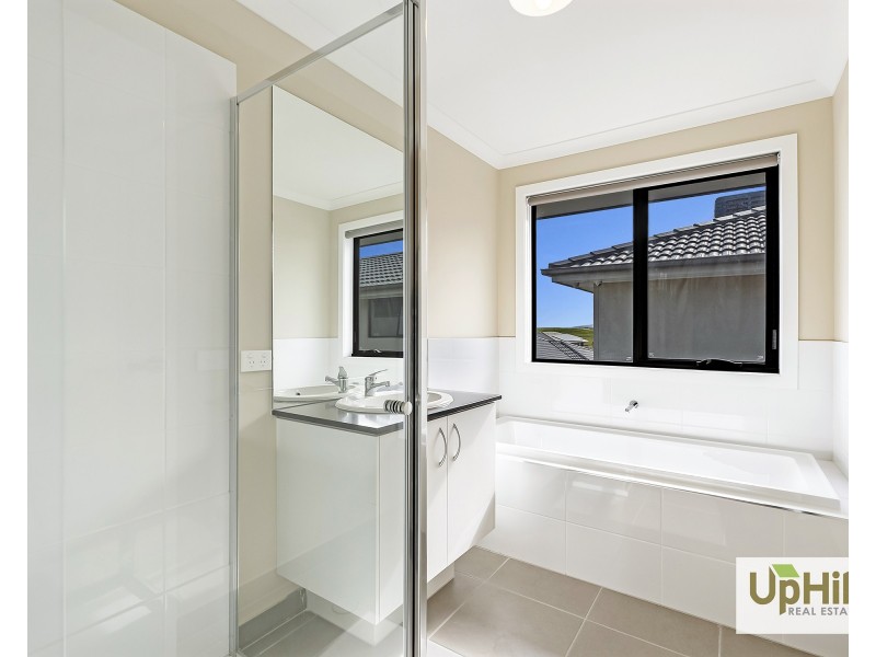 34 Twynam Road, Clyde North VIC 3978