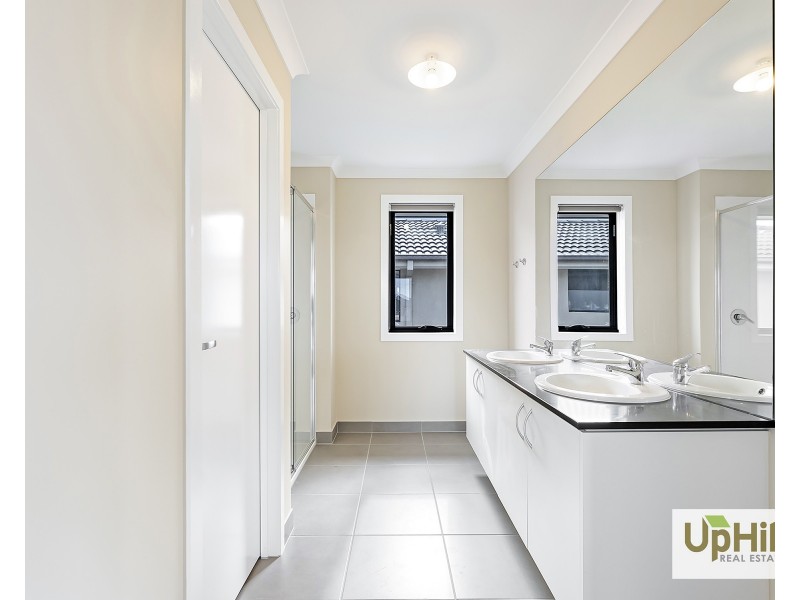 34 Twynam Road, Clyde North VIC 3978