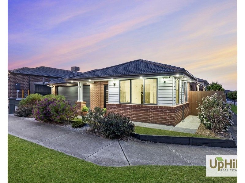 33 Mahal Drive, Clyde North VIC 3978