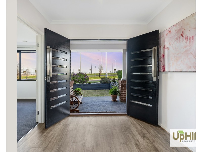 33 Mahal Drive, Clyde North VIC 3978