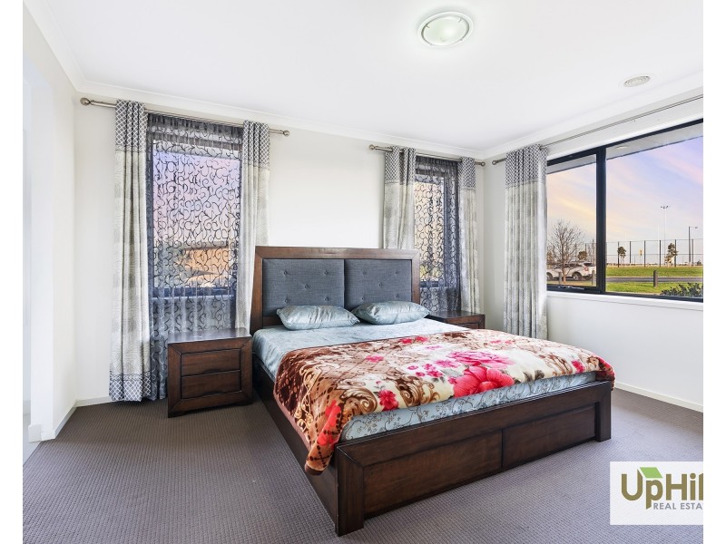 33 Mahal Drive, Clyde North VIC 3978