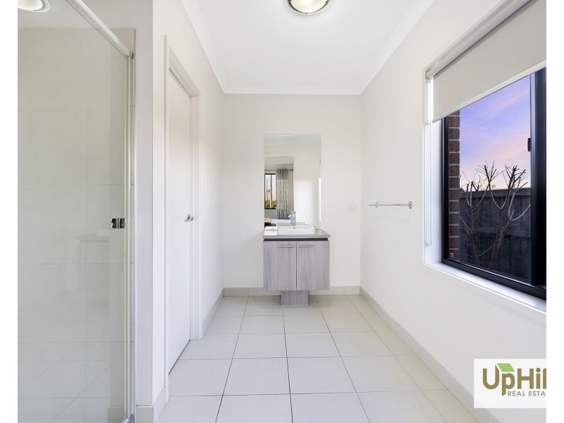 33 Mahal Drive, Clyde North VIC 3978