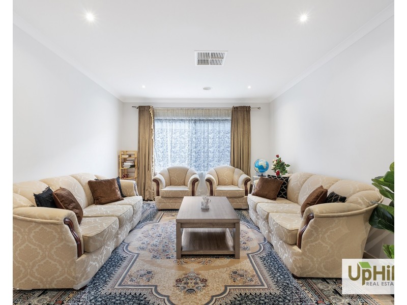 33 Mahal Drive, Clyde North VIC 3978