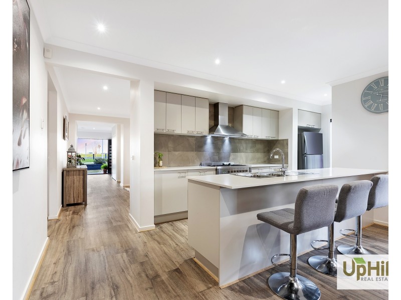 33 Mahal Drive, Clyde North VIC 3978