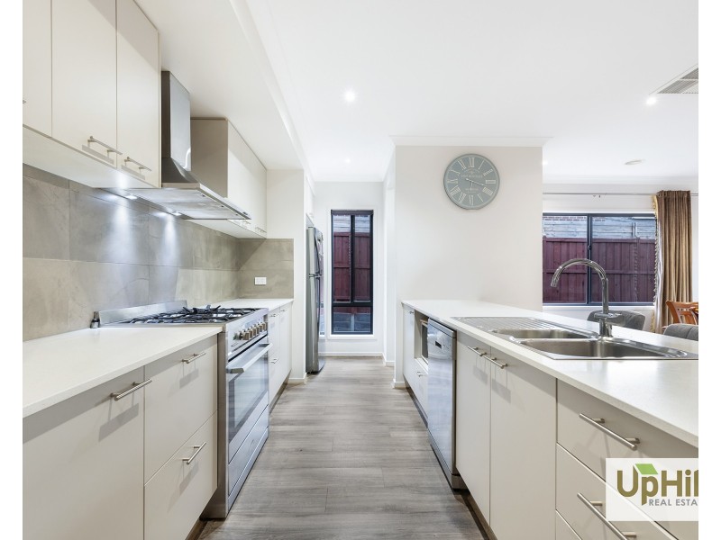 33 Mahal Drive, Clyde North VIC 3978