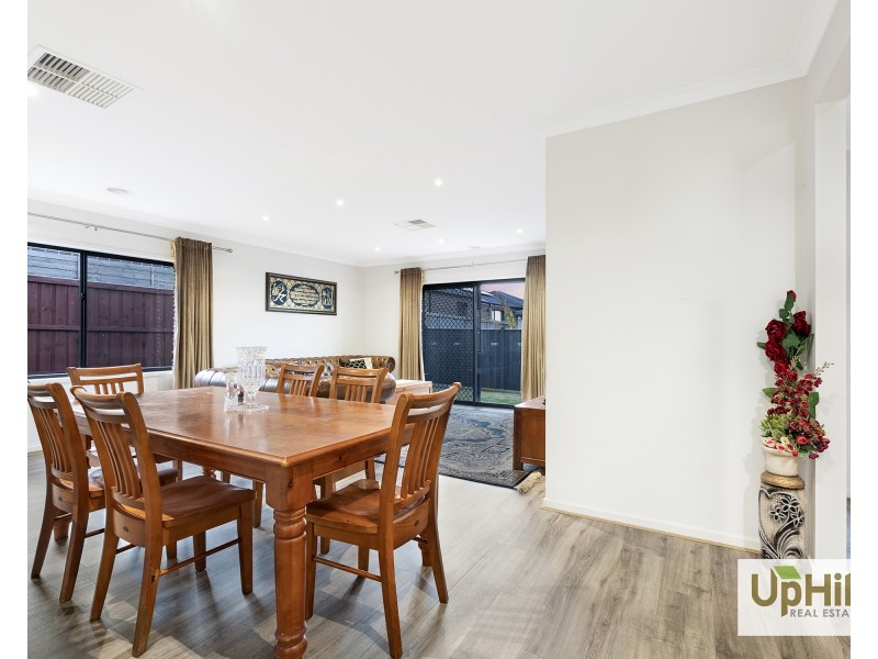 33 Mahal Drive, Clyde North VIC 3978