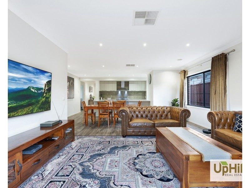 33 Mahal Drive, Clyde North VIC 3978