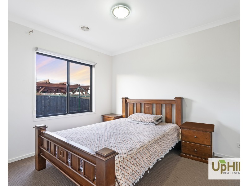 33 Mahal Drive, Clyde North VIC 3978