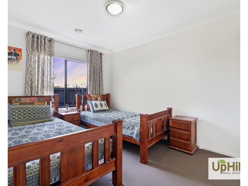 33 Mahal Drive, Clyde North VIC 3978