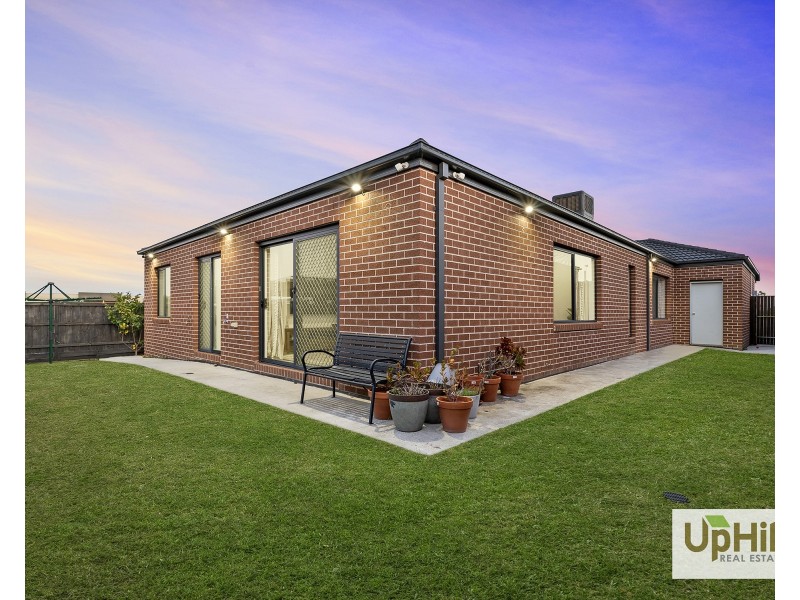 33 Mahal Drive, Clyde North VIC 3978