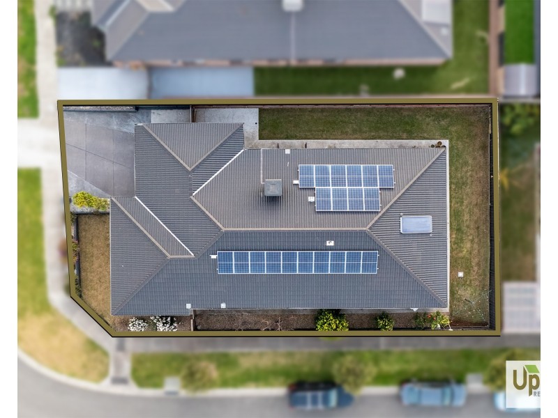 33 Mahal Drive, Clyde North VIC 3978